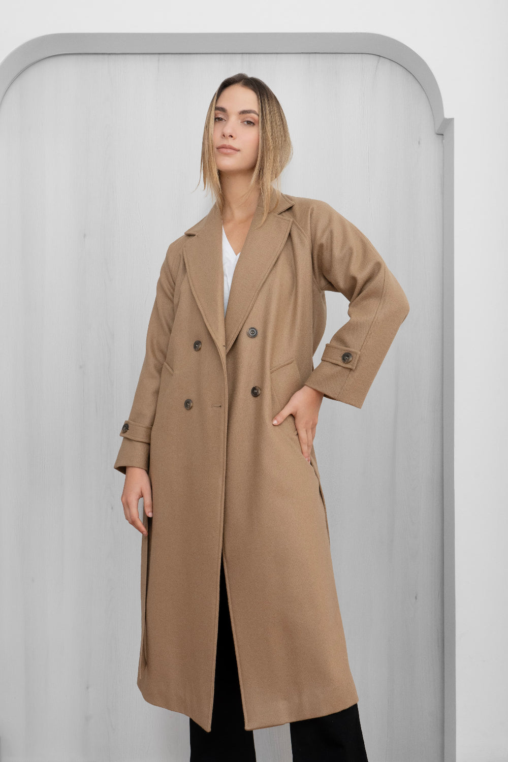 Gabán Cloe camel oversized largo 100% lana de frente