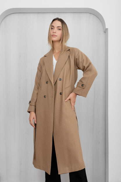 Gabán Cloe camel oversized largo 100% lana de frente